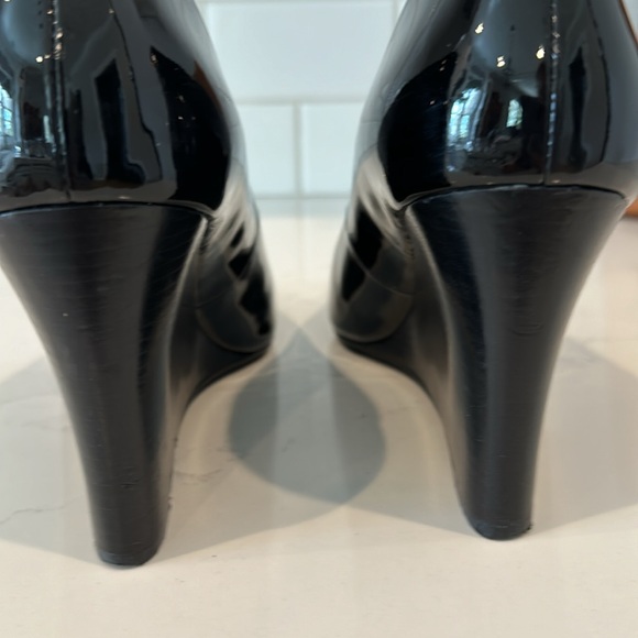 Tory Burch Jade Black Patent Peep Toe Wedge Heels 9 1/2 - Picture 4 of 8